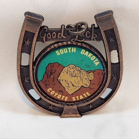 VTG South Dakota Key Chain Good Luck Horse Shoe Mt. Rushmore‎ Coyote State - Picture 1 of 2